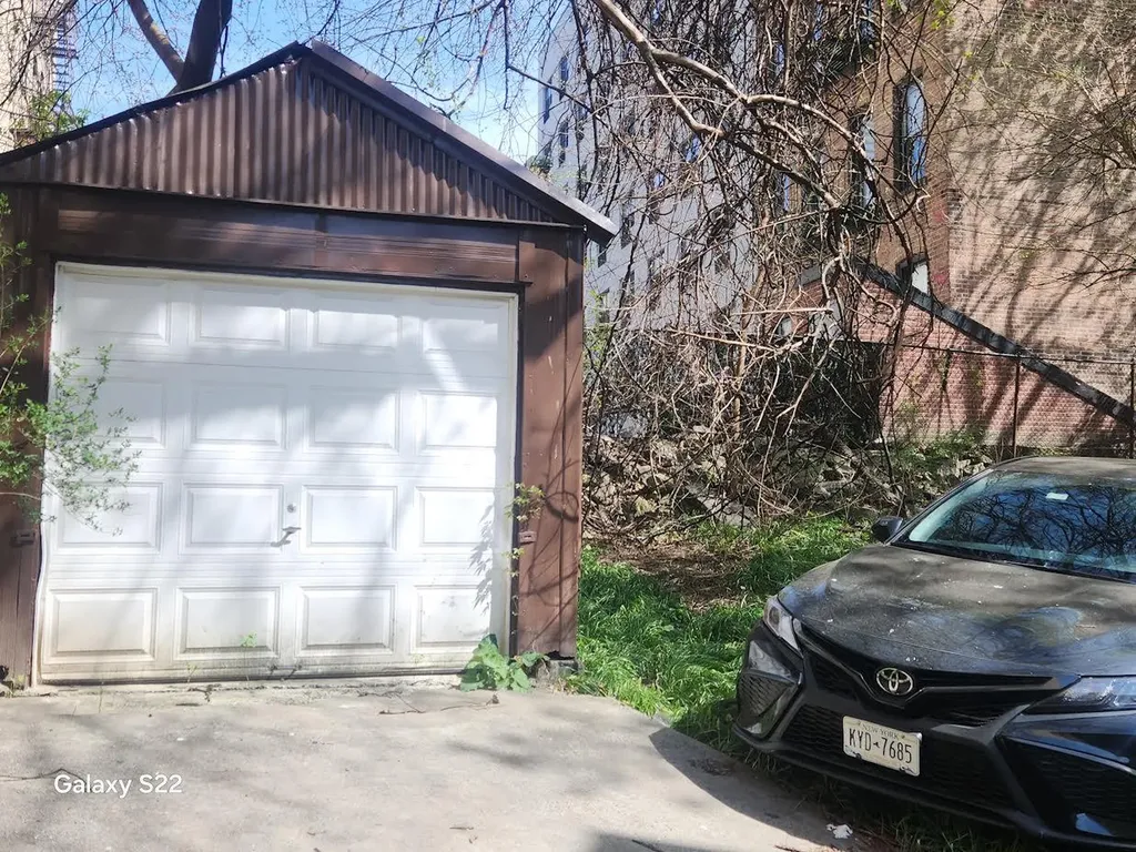 3930 Carpenter Avenue Bronx NY 10466