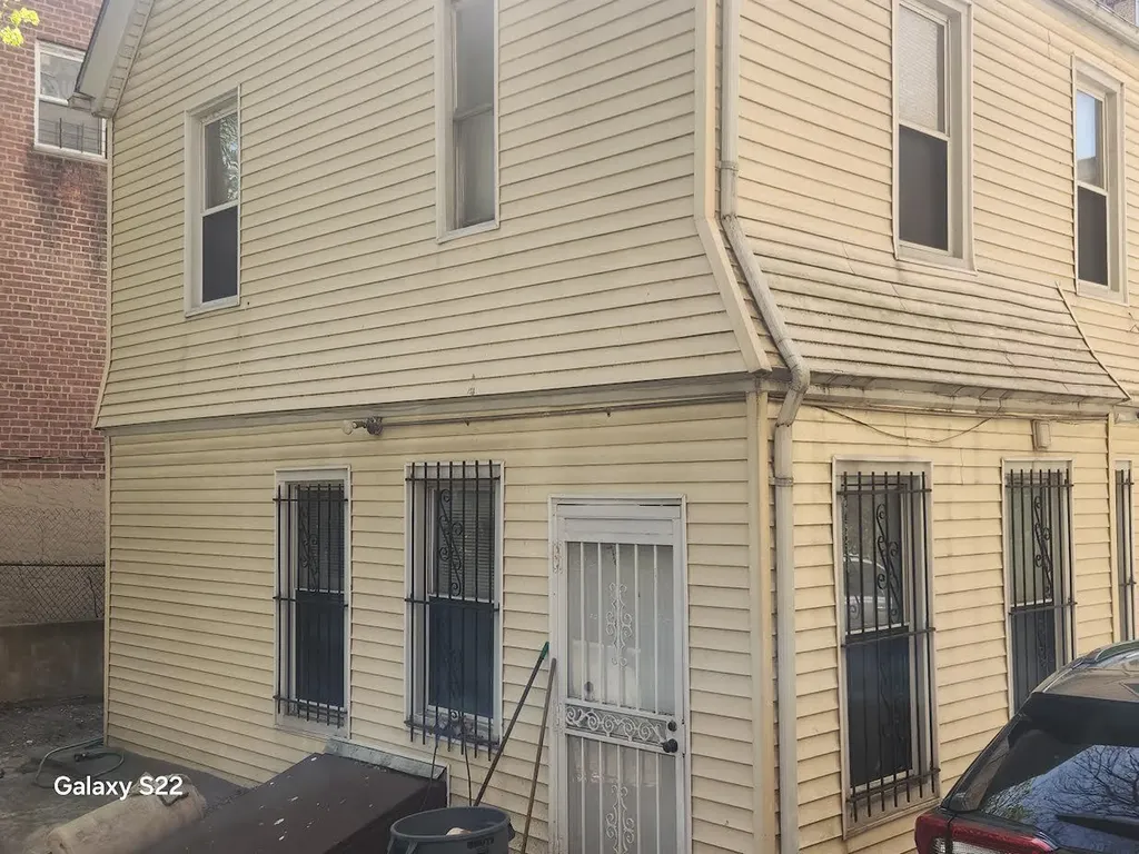 3930 Carpenter Avenue Bronx NY 10466