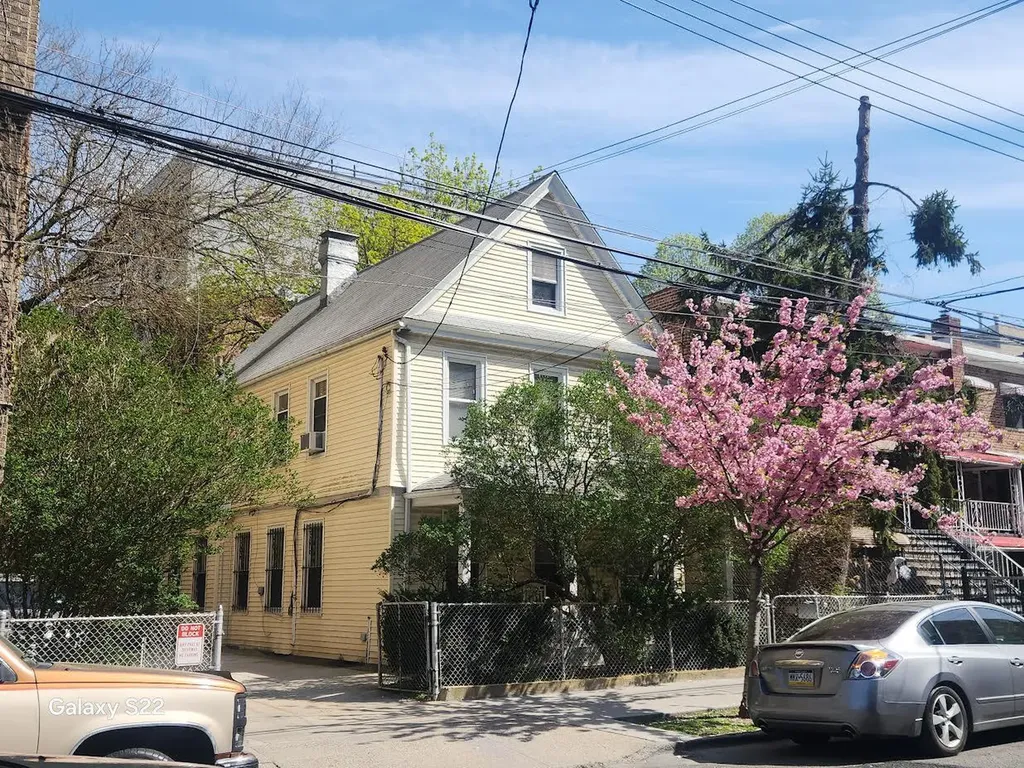 3930 Carpenter Avenue Bronx NY 10466