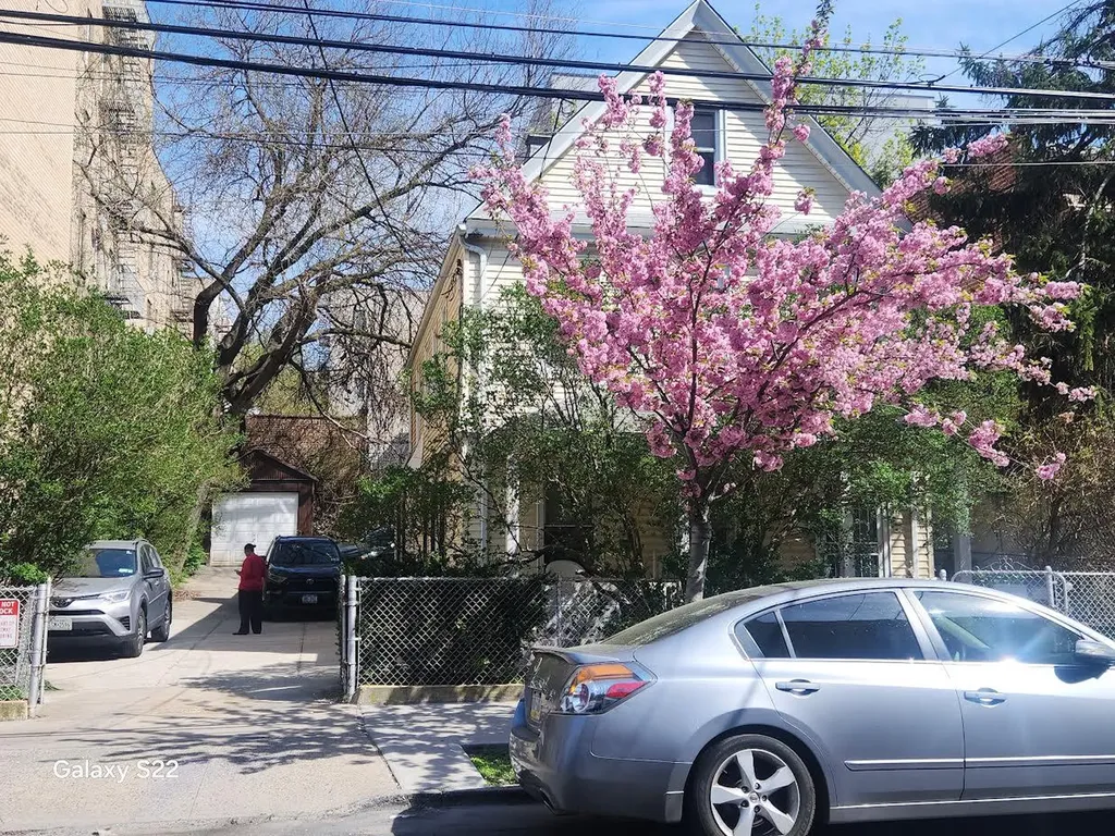 3930 Carpenter Avenue Bronx NY 10466