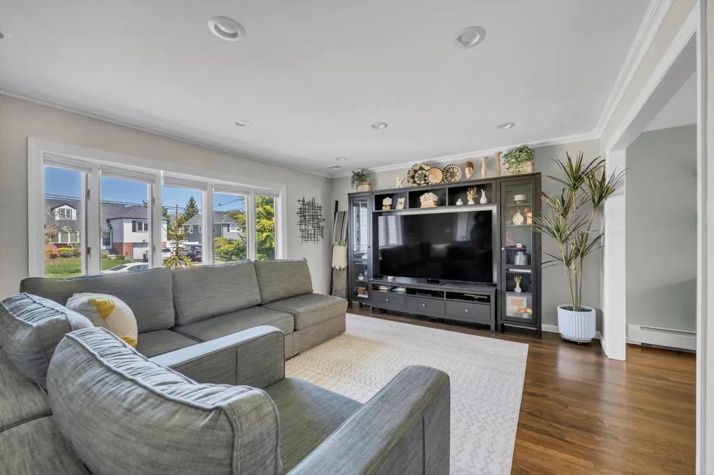 47 Parkview Circle Bethpage NY 11714