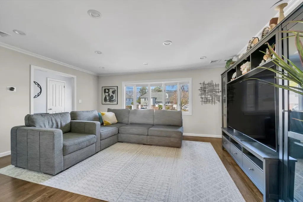47 Parkview Circle Bethpage NY 11714