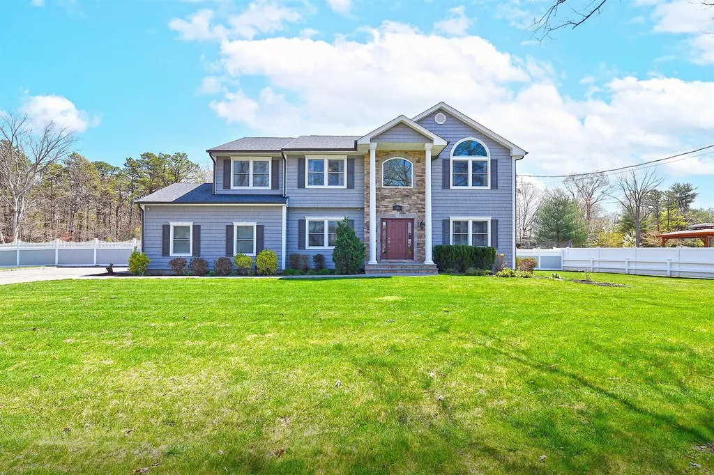 981 Baldwin Path Dix Hills NY 11746