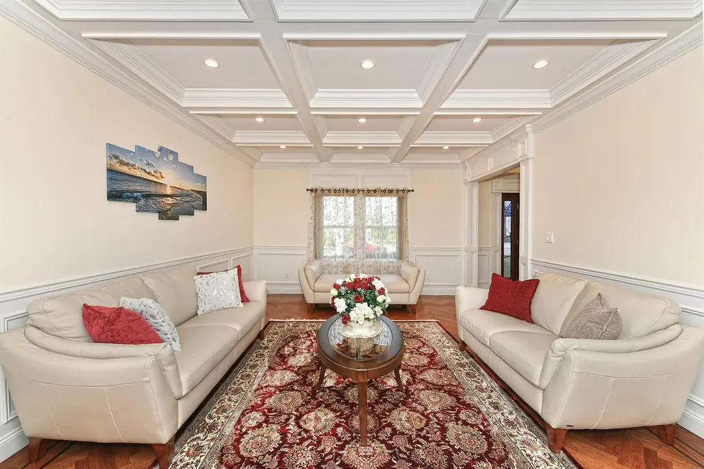 981 Baldwin Path Dix Hills NY 11746