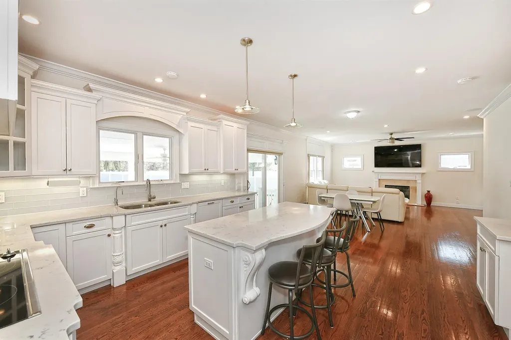981 Baldwin Path Dix Hills NY 11746