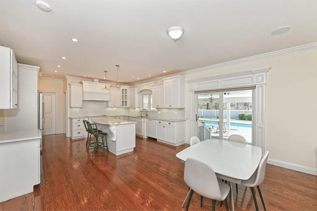 981 Baldwin Path Dix Hills NY 11746