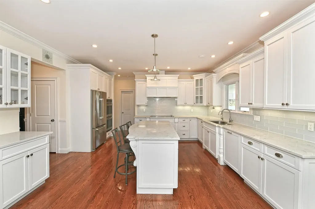 981 Baldwin Path Dix Hills NY 11746