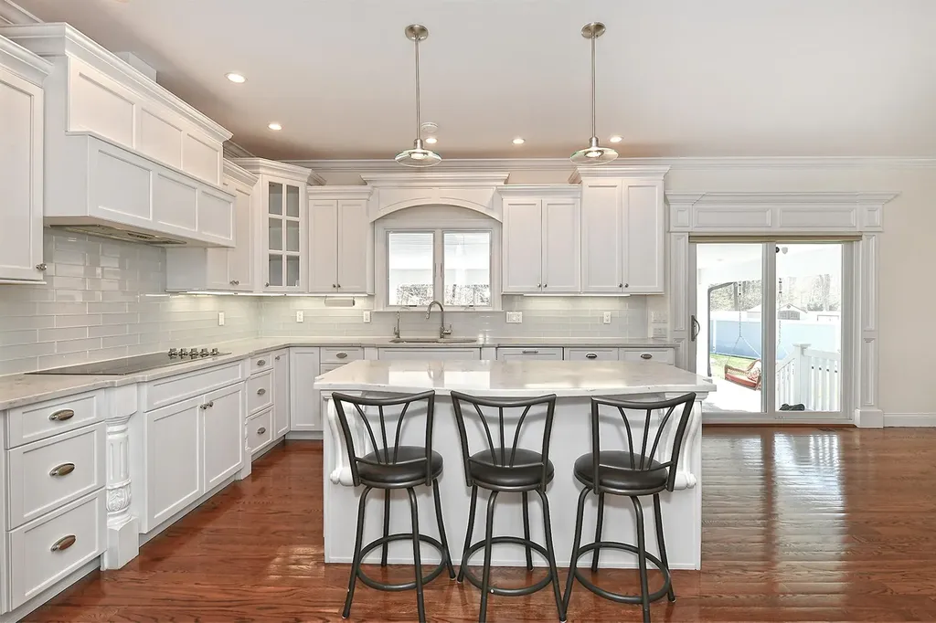 981 Baldwin Path Dix Hills NY 11746
