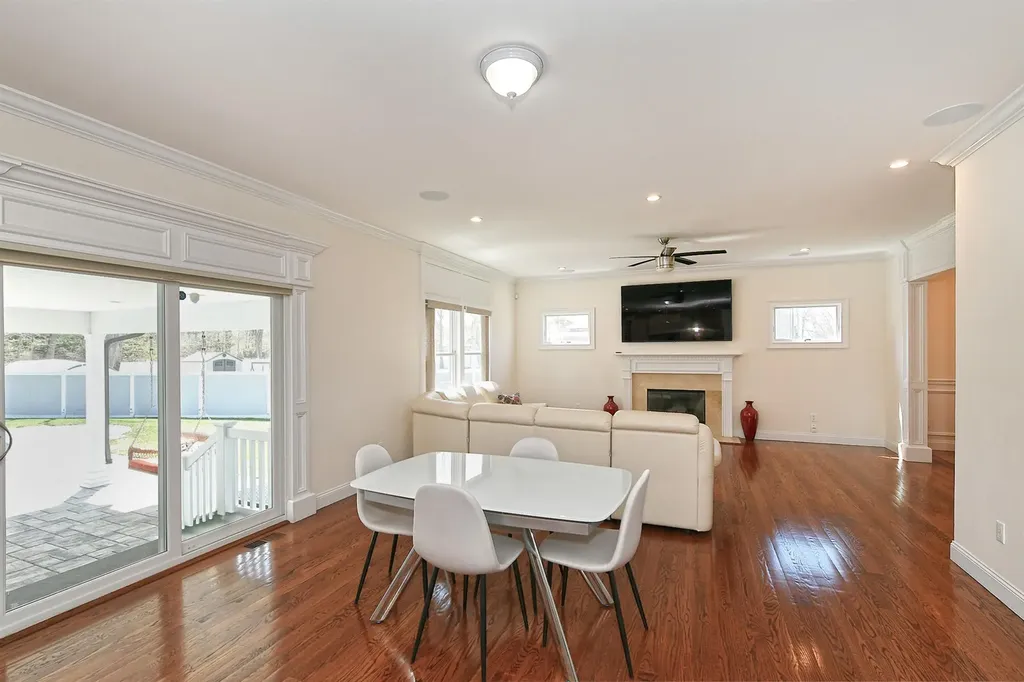 981 Baldwin Path Dix Hills NY 11746