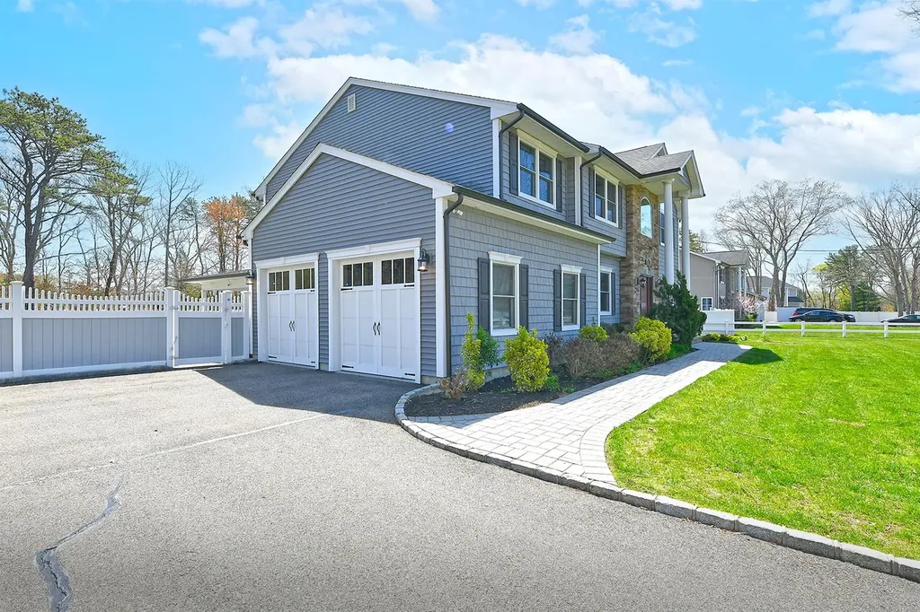 981 Baldwin Path Dix Hills NY 11746