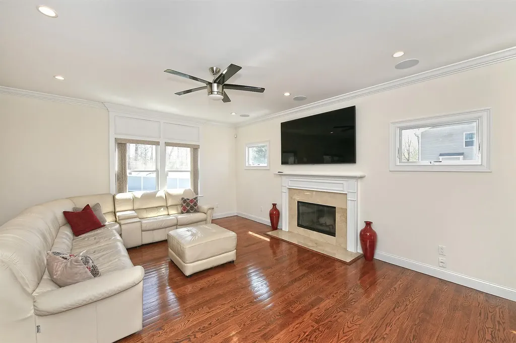 981 Baldwin Path Dix Hills NY 11746