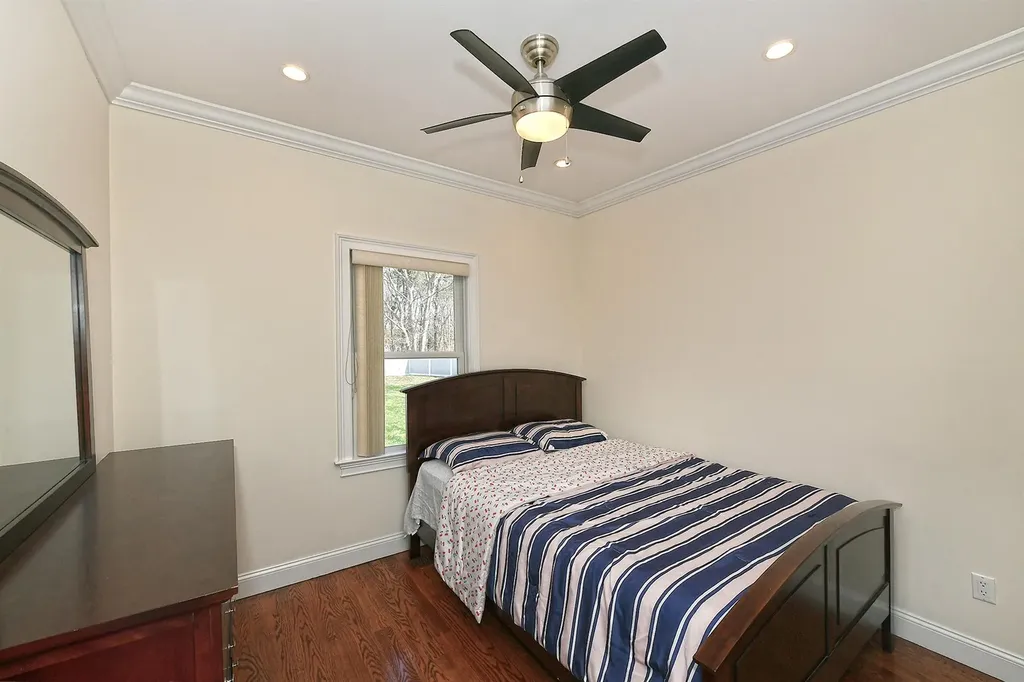 981 Baldwin Path Dix Hills NY 11746