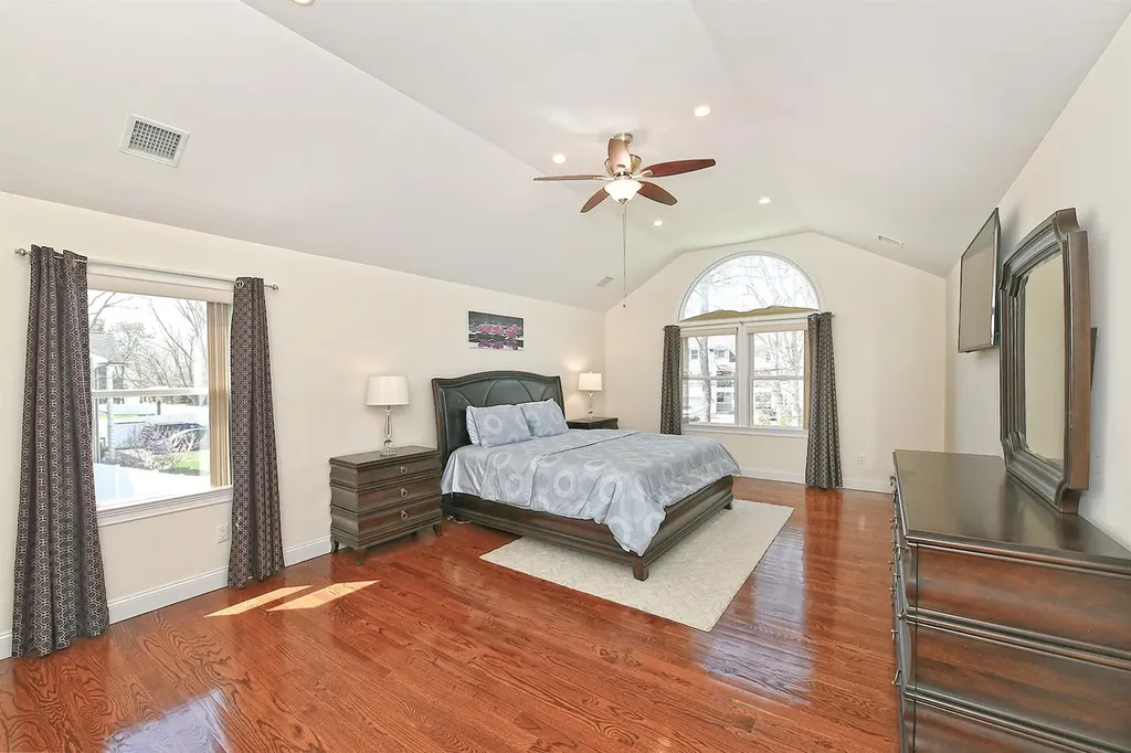 981 Baldwin Path Dix Hills NY 11746