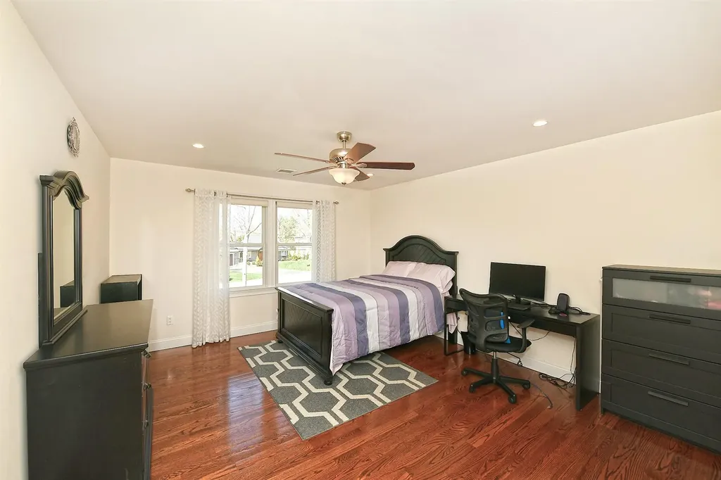 981 Baldwin Path Dix Hills NY 11746
