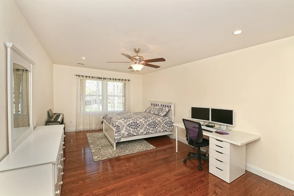 981 Baldwin Path Dix Hills NY 11746