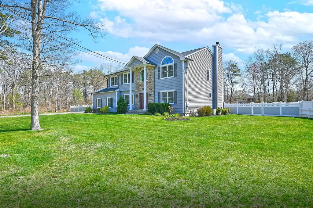 981 Baldwin Path Dix Hills NY 11746