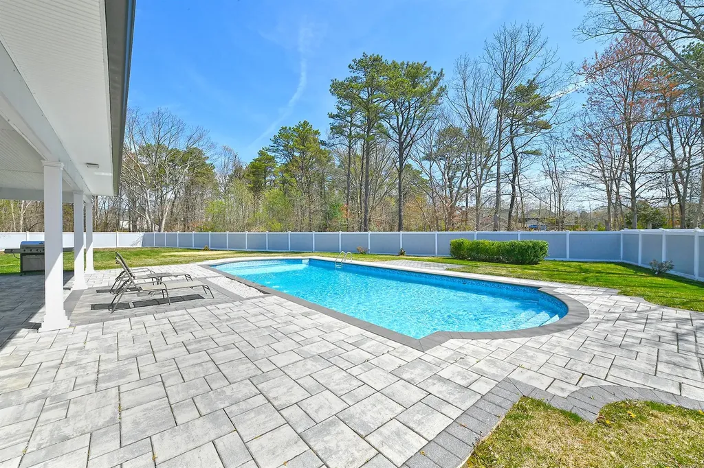 981 Baldwin Path Dix Hills NY 11746