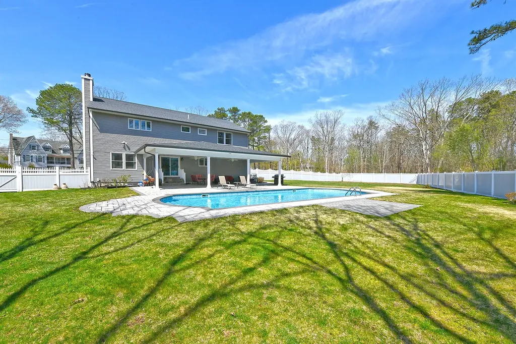 981 Baldwin Path Dix Hills NY 11746