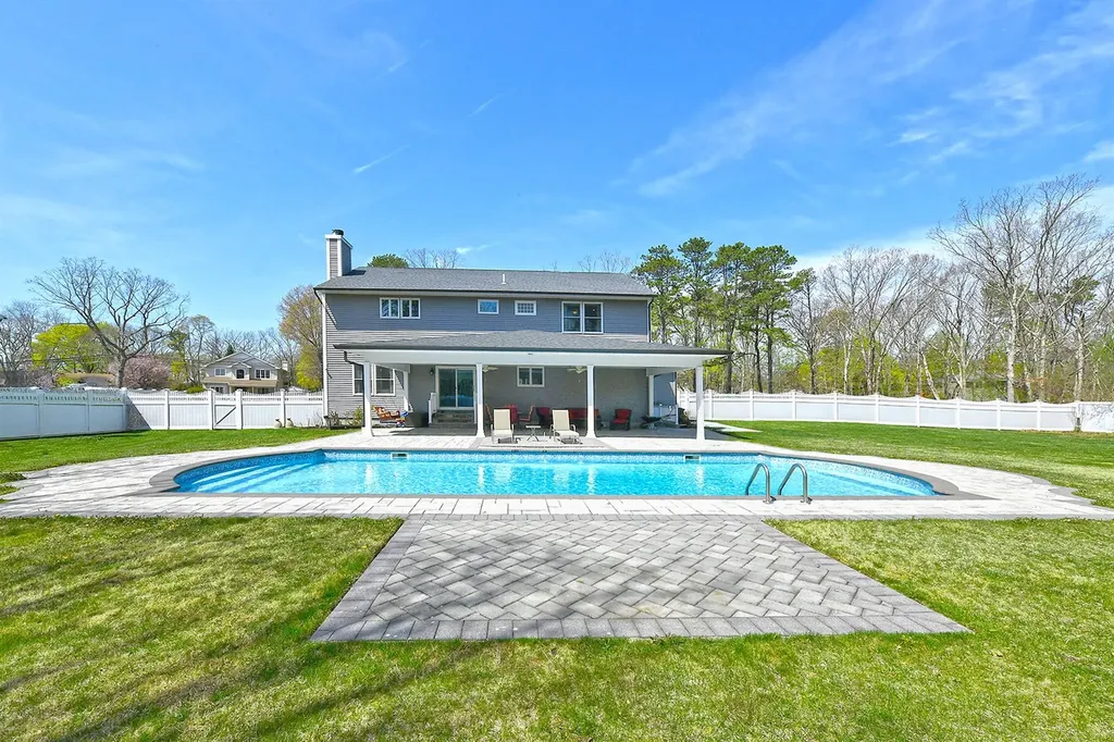 981 Baldwin Path Dix Hills NY 11746