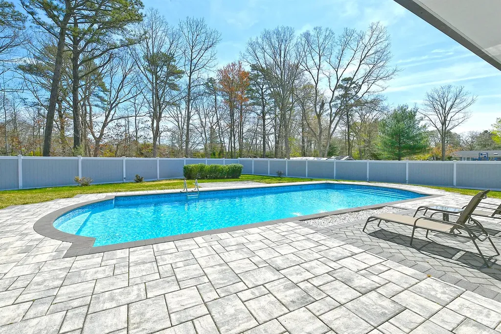 981 Baldwin Path Dix Hills NY 11746