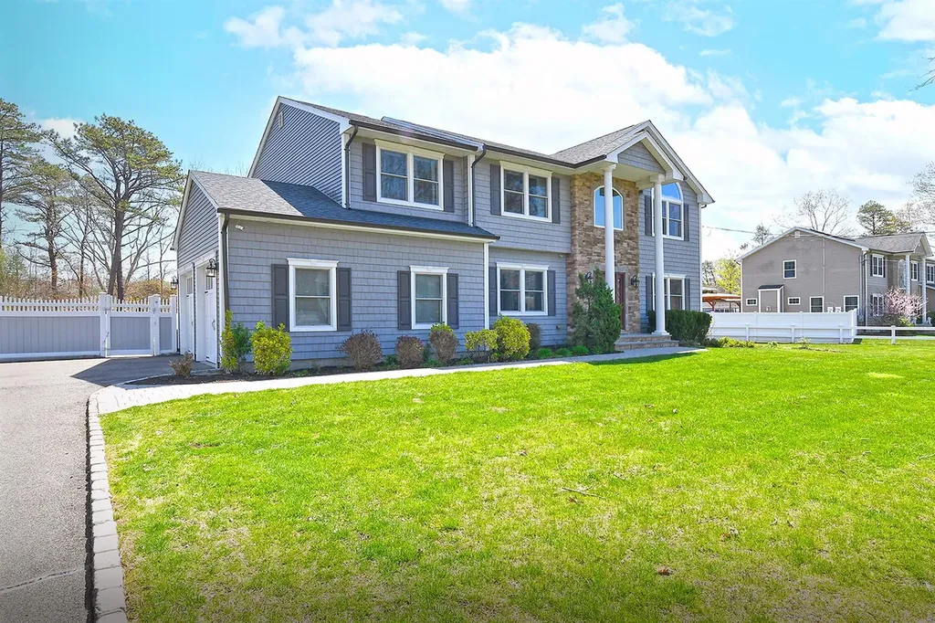 981 Baldwin Path Dix Hills NY 11746
