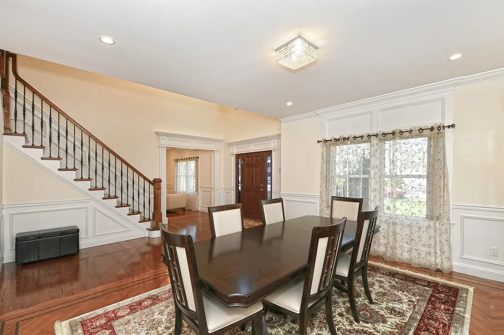 981 Baldwin Path Dix Hills NY 11746