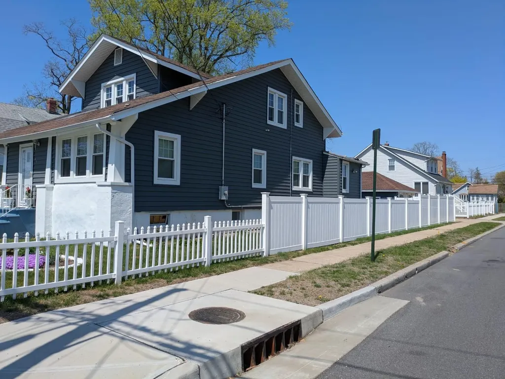 87 Hillside Avenue Freeport NY 11520