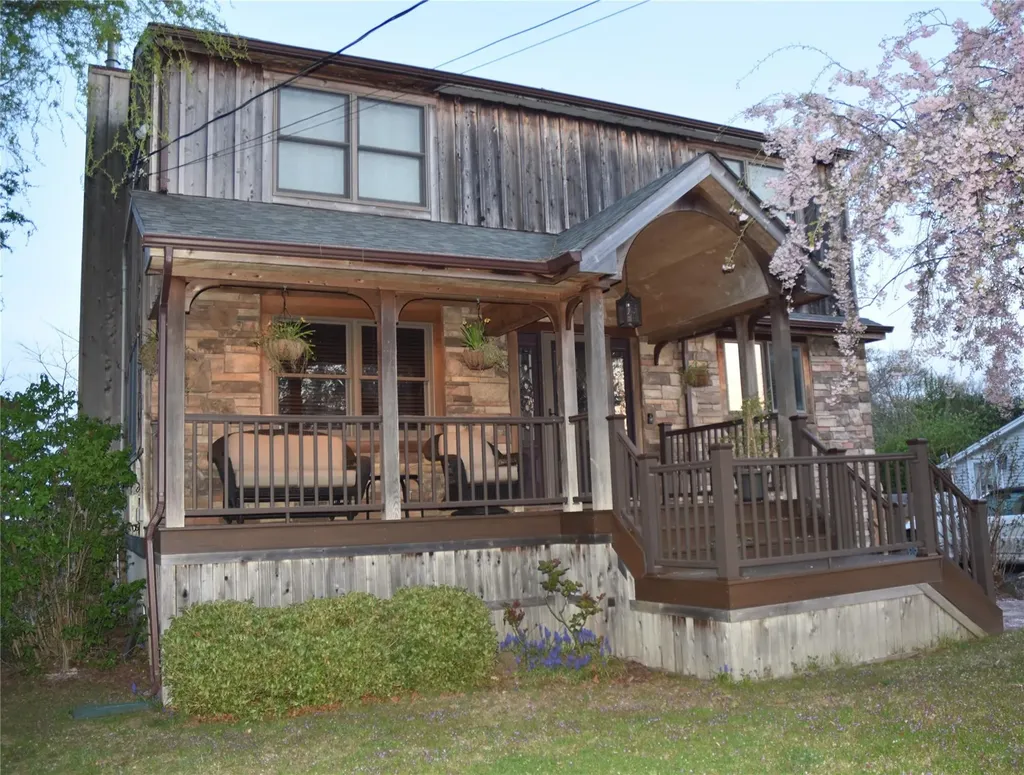 39 Central Avenue Babylon NY 11701