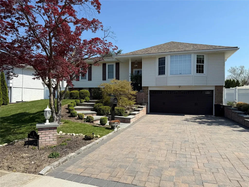 5 Bridle Path Roslyn NY 11576