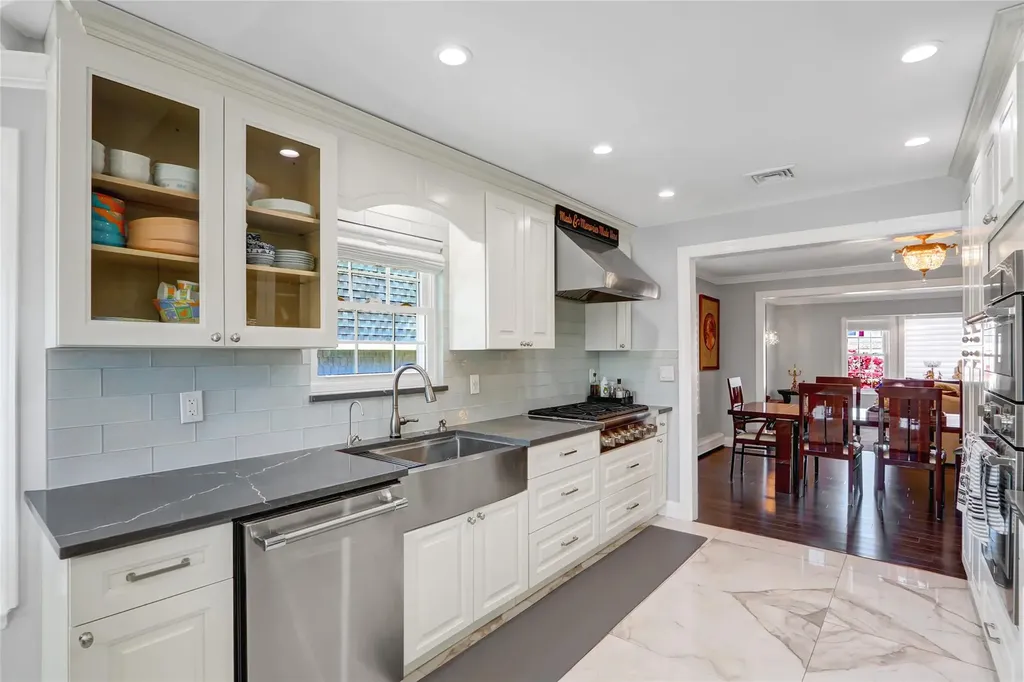 5 Bridle Path Roslyn NY 11576