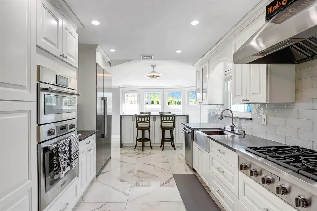 5 Bridle Path Roslyn NY 11576