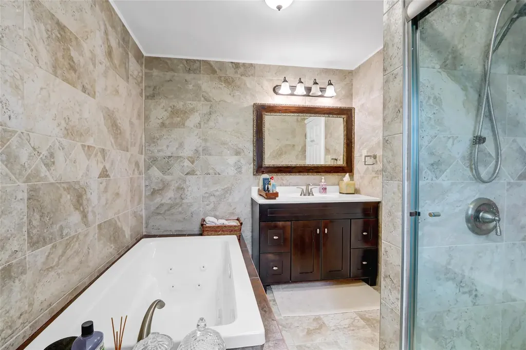 5 Bridle Path Roslyn NY 11576