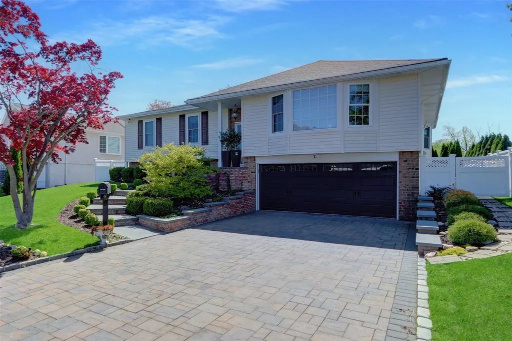 5 Bridle Path Roslyn NY 11576
