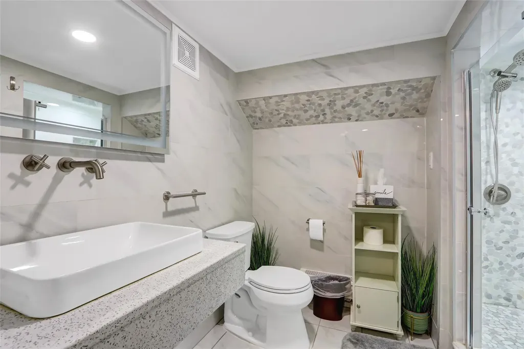 5 Bridle Path Roslyn NY 11576