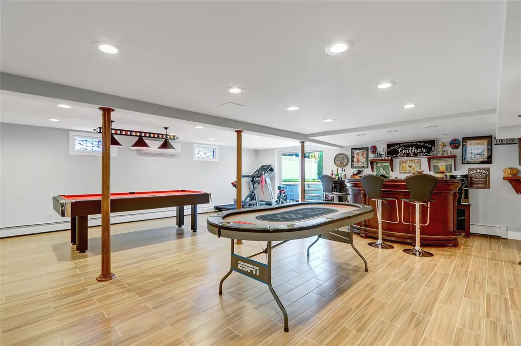 5 Bridle Path Roslyn NY 11576
