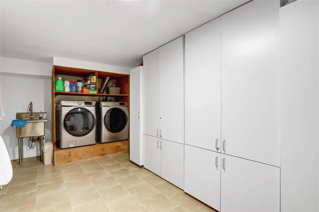 5 Bridle Path Roslyn NY 11576