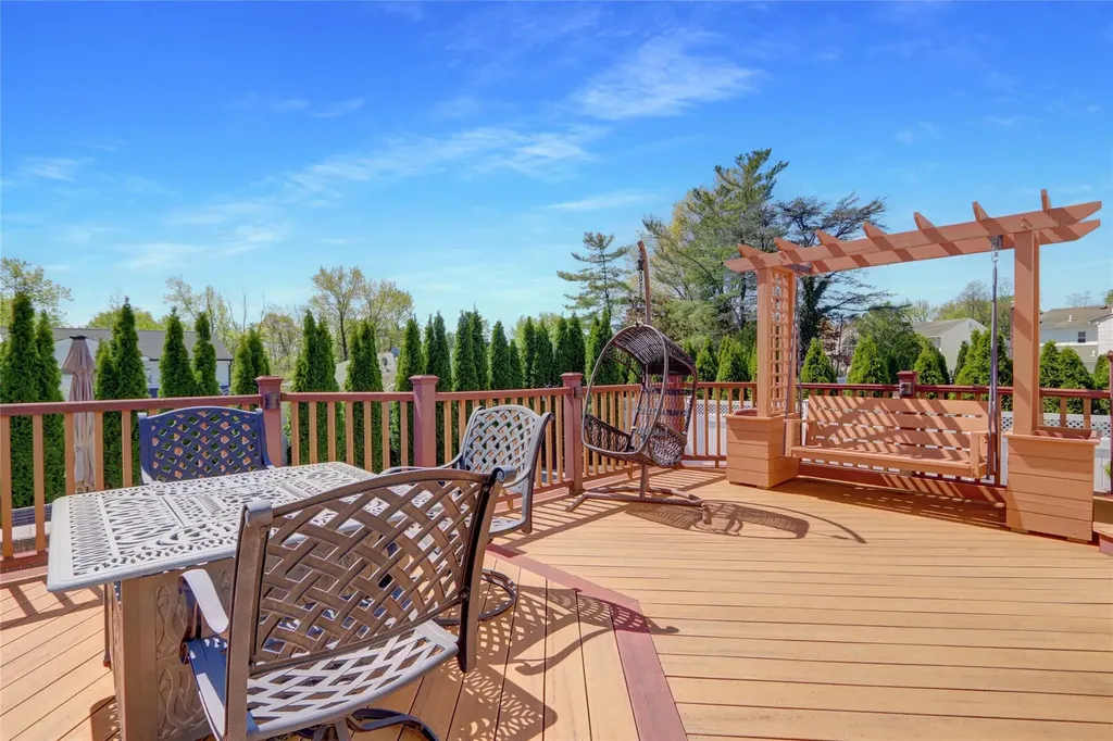 5 Bridle Path Roslyn NY 11576