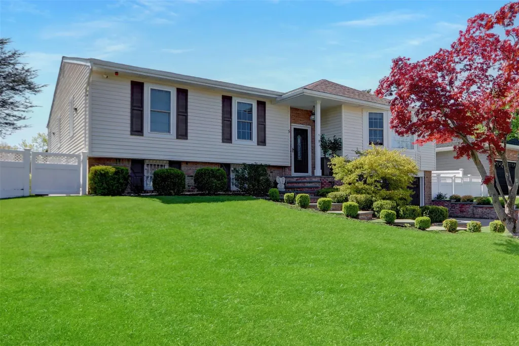 5 Bridle Path Roslyn NY 11576