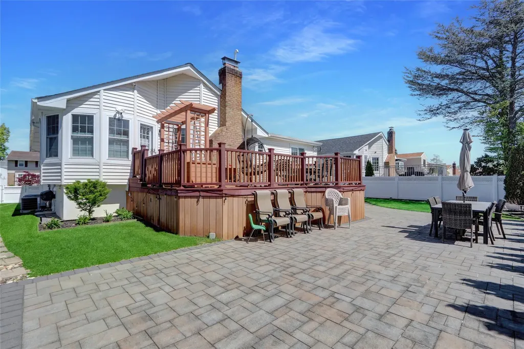5 Bridle Path Roslyn NY 11576