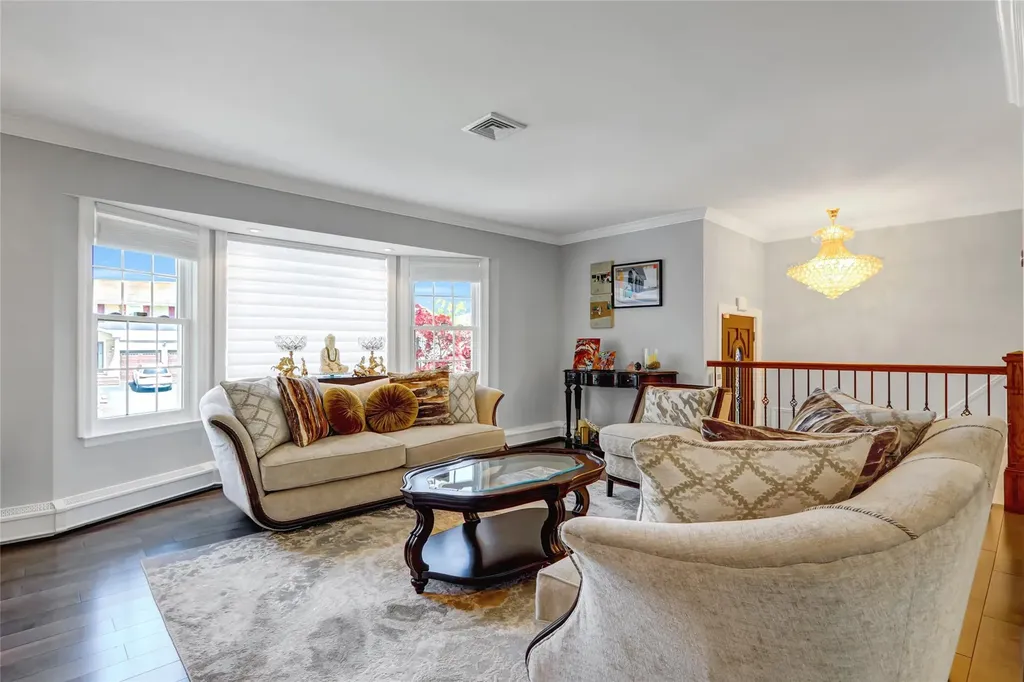 5 Bridle Path Roslyn NY 11576