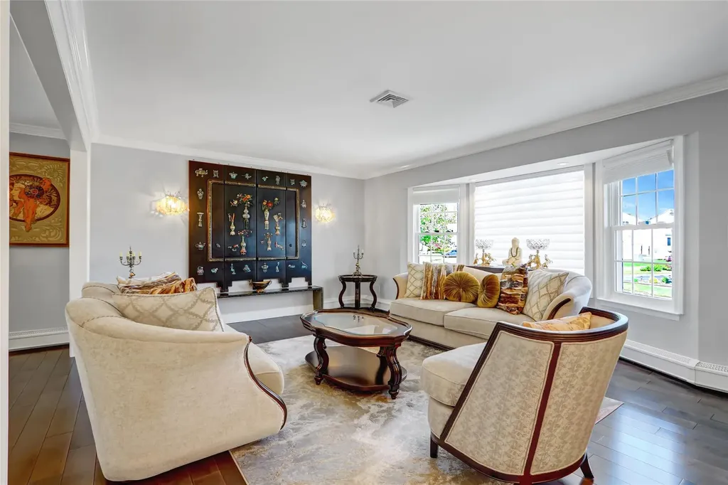 5 Bridle Path Roslyn NY 11576