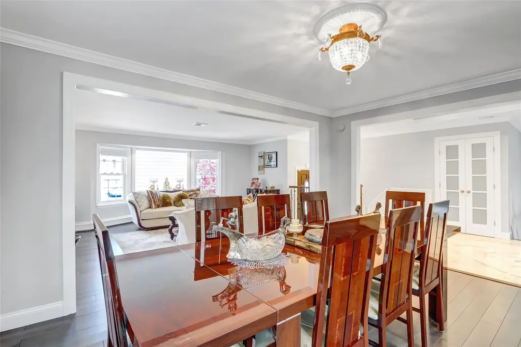 5 Bridle Path Roslyn NY 11576