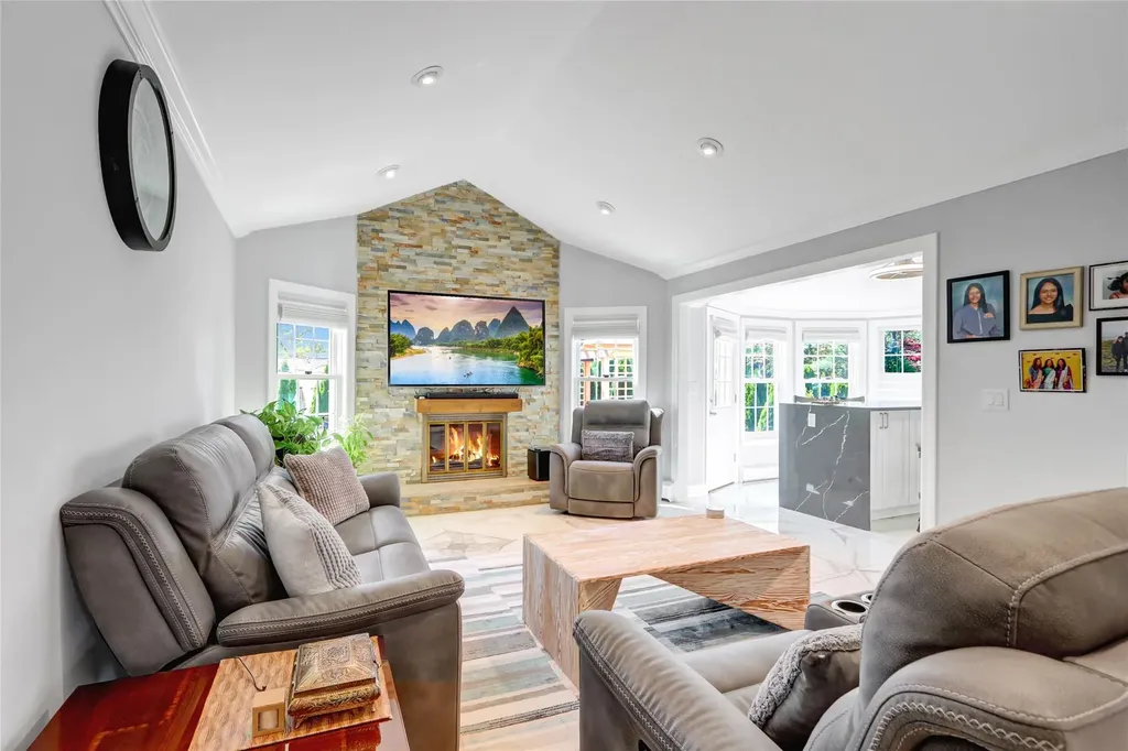 5 Bridle Path Roslyn NY 11576