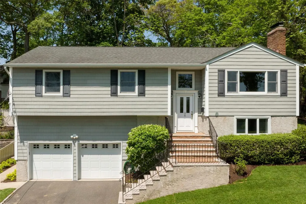 34 E Slope Road Bayville NY 11709