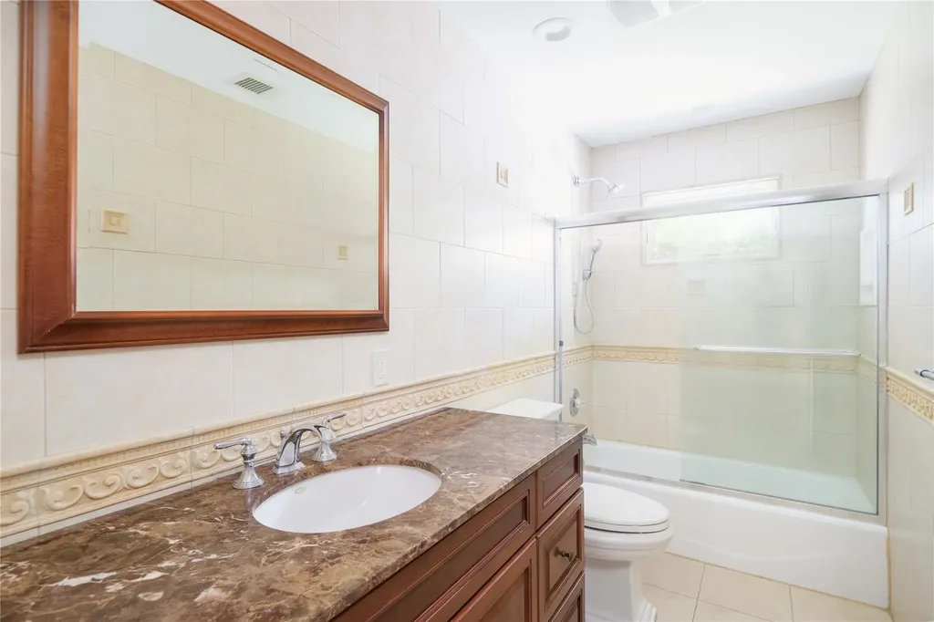 34 E Slope Road Bayville NY 11709