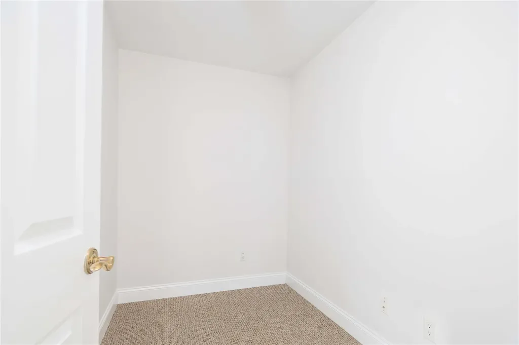 34 E Slope Road Bayville NY 11709