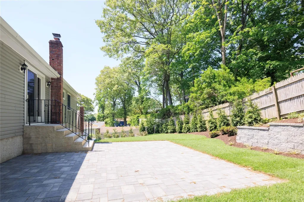 34 E Slope Road Bayville NY 11709