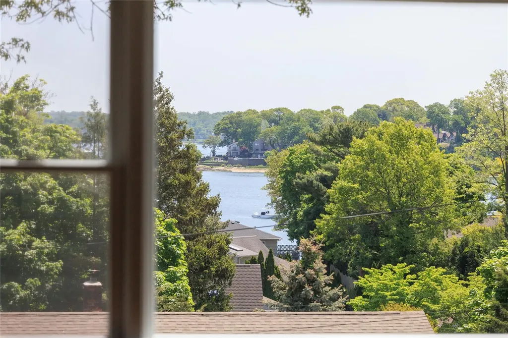 34 E Slope Road Bayville NY 11709