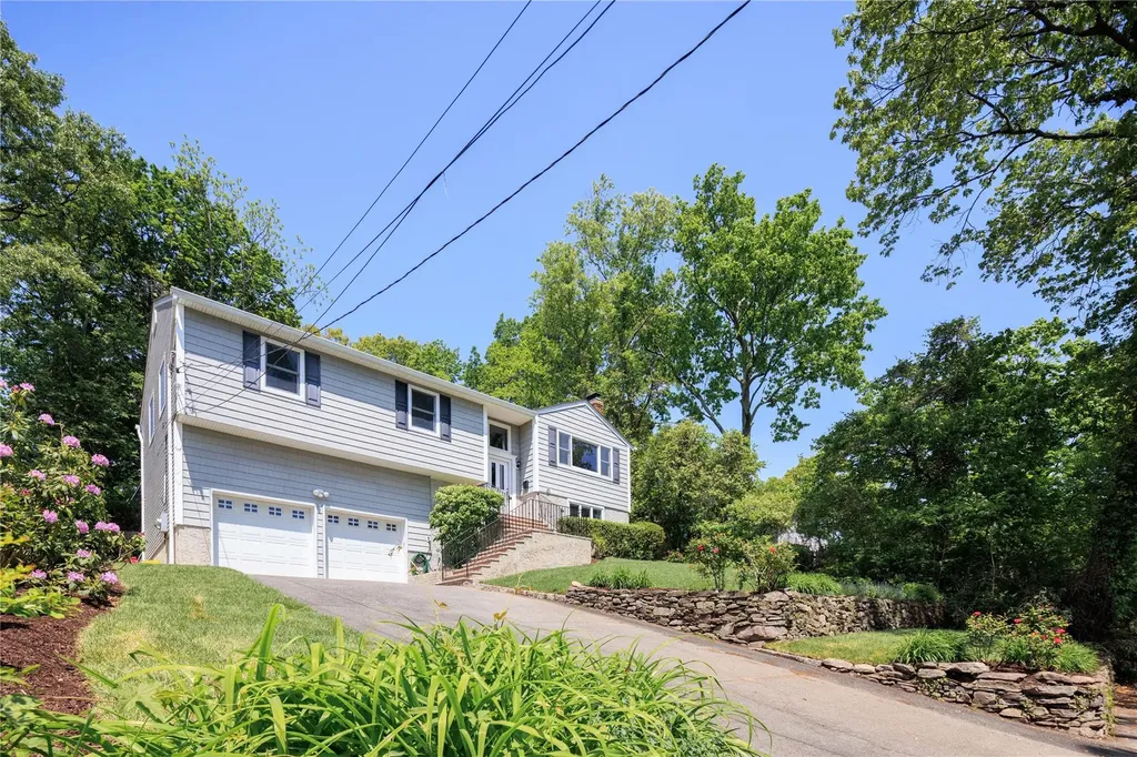 34 E Slope Road Bayville NY 11709