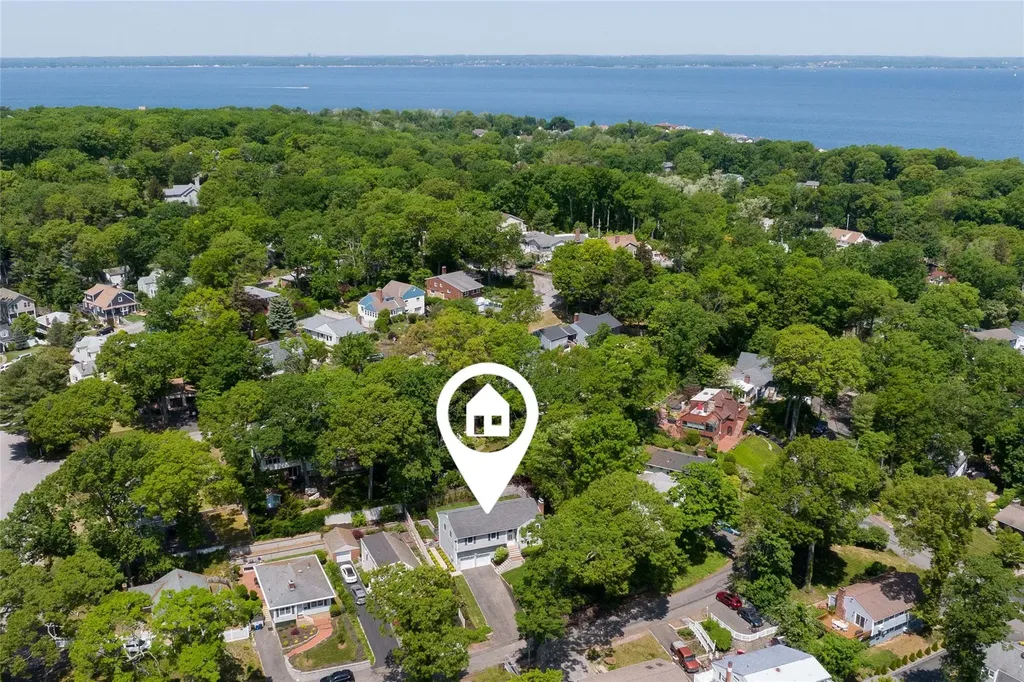 34 E Slope Road Bayville NY 11709